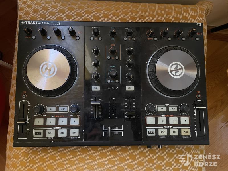 Native Instruments Traktor Kontrol S2 MK2