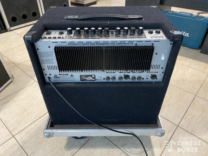 Roland DB-500 gitárkombó gurulós rackben