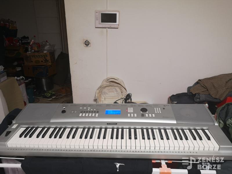 Yamaha DXG 220